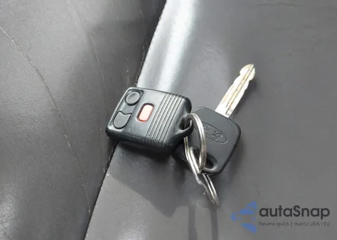 2002 Ford Escape Xlt from USA, damaged, VIN 1FMYU04172KA70141